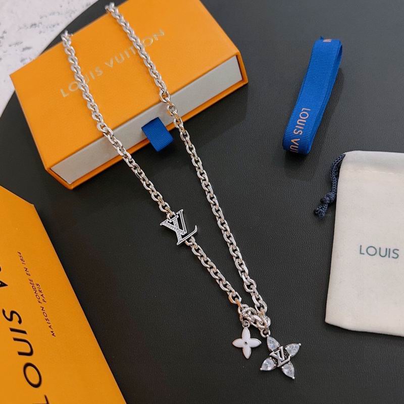 LV Necklace 03lyr615